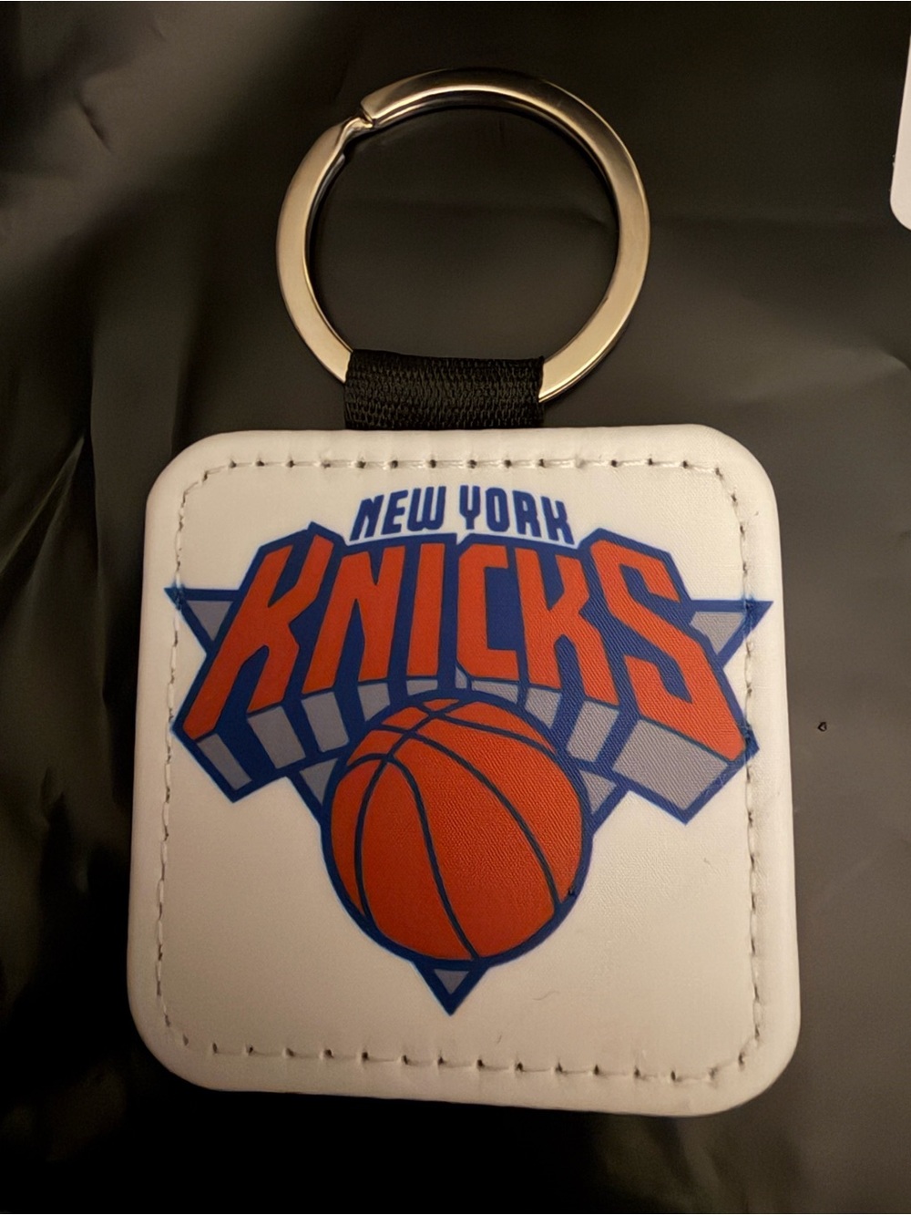 New York Knicks Keychain - White with Orange & Blue Logo, NEW